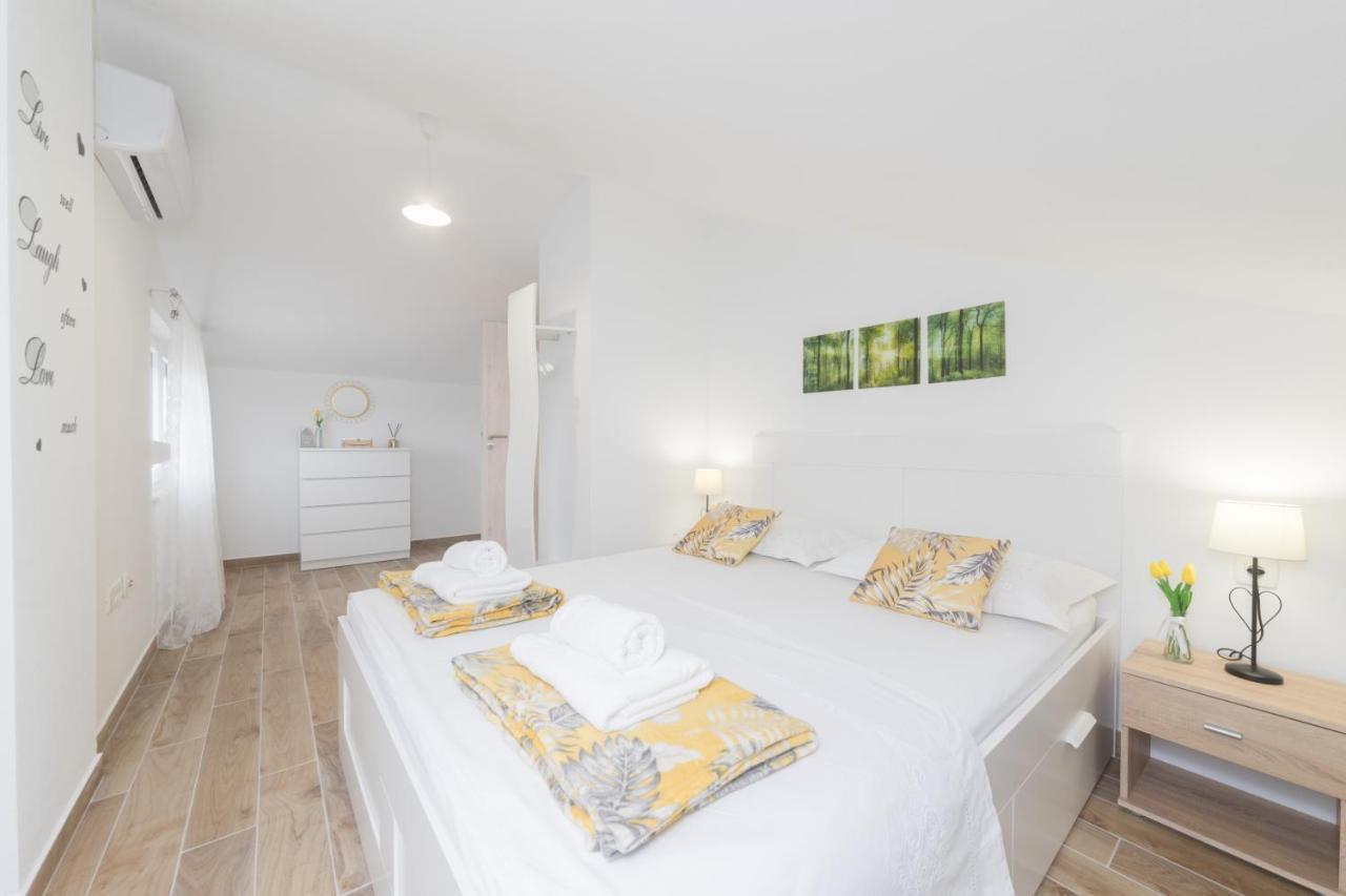 Agava Apartment Ugljan Bagian luar foto